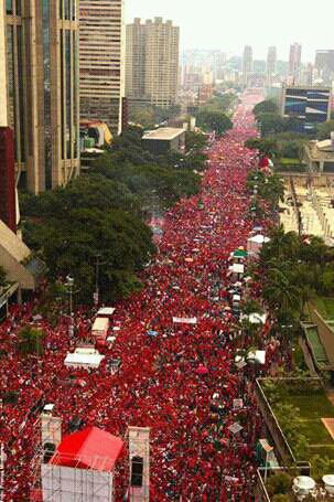 clap_esperanza's tweet image. Marea roja. Lleno la av Bolívar de Caracas para decirle  que la constituyente si  va