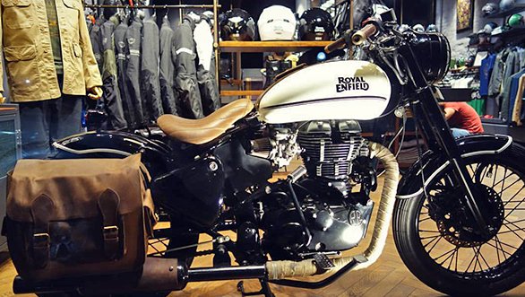 odmag's tweet image. Our quick look at the custom @royalenfield #Classic500 designed by #BombayCustomWorks overdrive.in/news-cars-auto…