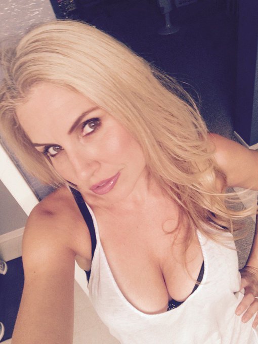 Time to say hello to my little friends... #mfc #fanlove https://t.co/iYBKw9tR9y<a href="/tag/mfc"class="tags">#mfc</a><a href="/tag/fanlove"class="tags"><span>#fanlove</span></a>