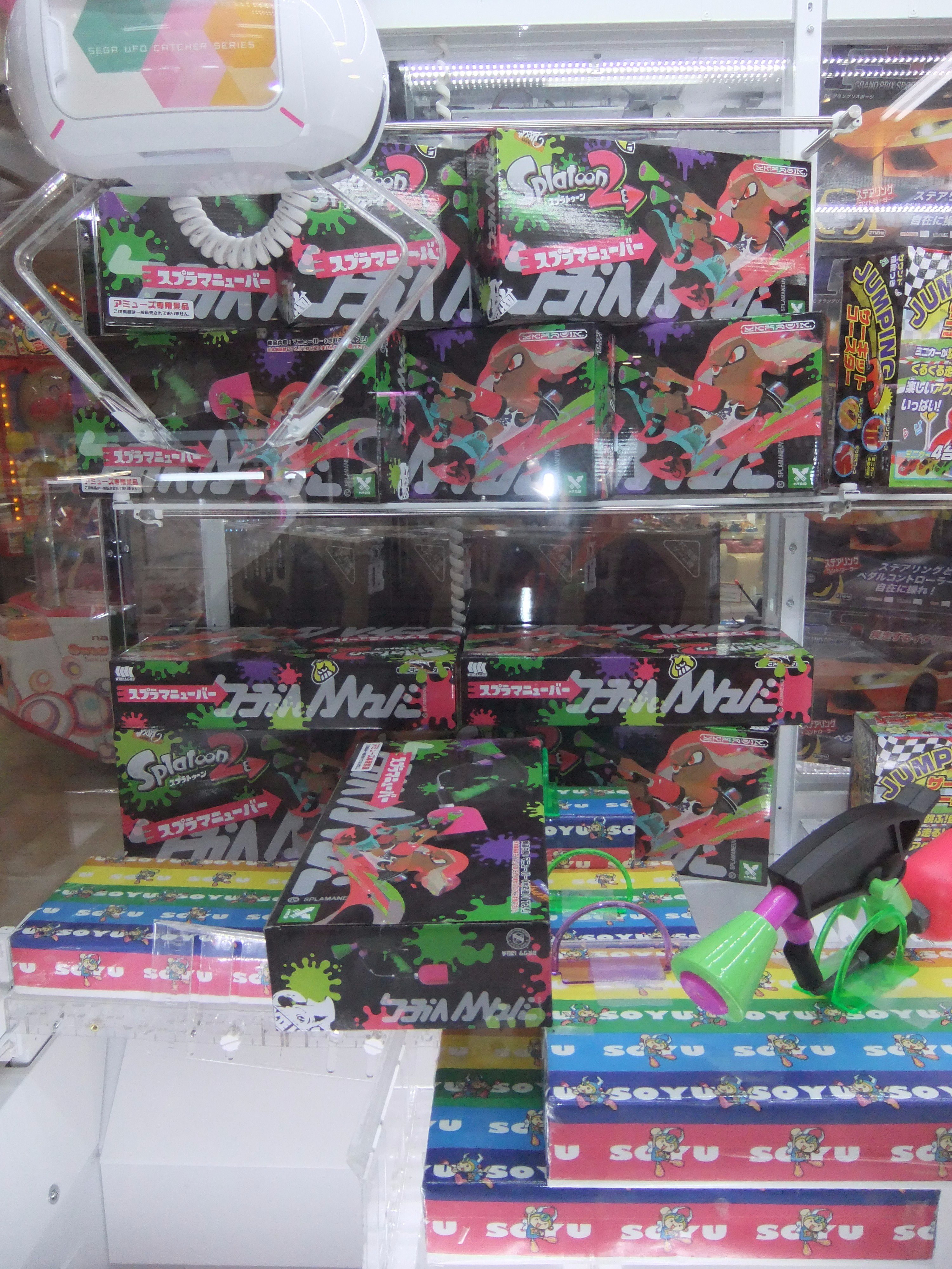 ソユーゲームフィールド旭川西 おっと忘れてはいけません スプラトゥーンといえば スプラマニューバー水鉄砲 も入荷しています こちらの水鉄砲はなんと右左両利きどっちも使えるんです ゲーム中では二丁使いなかっこいいマニューバー