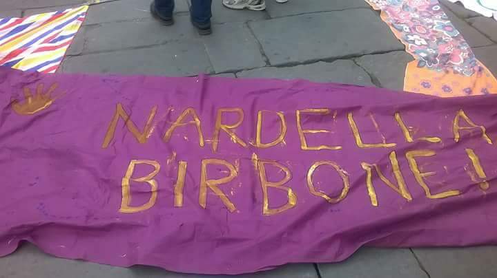 infanzial's tweet photo. Dall'album dei ricordi de L'infanzia non si appalta:pic nic di protesta sotto Palazzo Vecchio #linfanzianonsiappalta https://t.co/avbKf8Cdxw