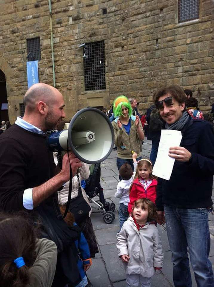 infanzial's tweet photo. Dall'album dei ricordi de L'infanzia non si appalta:pic nic di protesta sotto Palazzo Vecchio #linfanzianonsiappalta https://t.co/avbKf8Cdxw