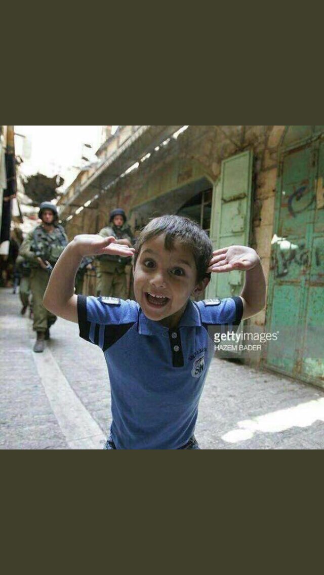 A12IZ_'s tweet photo. AlQuds city kids ❤️✌🏻😍 we will never give up, its victory day for us as a Palestinian 🇵🇸✌🏻 #القدس_تنتصر https://t.co/74SmZMbiUb