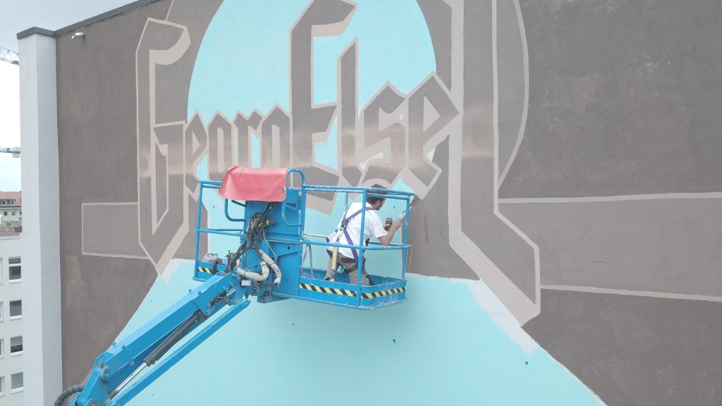 Ami_01's tweet photo. Artist: WonABC /Loomit - City: München #MagicCityLife LIVESTREAM https://t.co/B09qkwoFyB - Mural "Johann-Georg-Elser" #streetart #urbanart https://t.co/Wtrmwjor9S