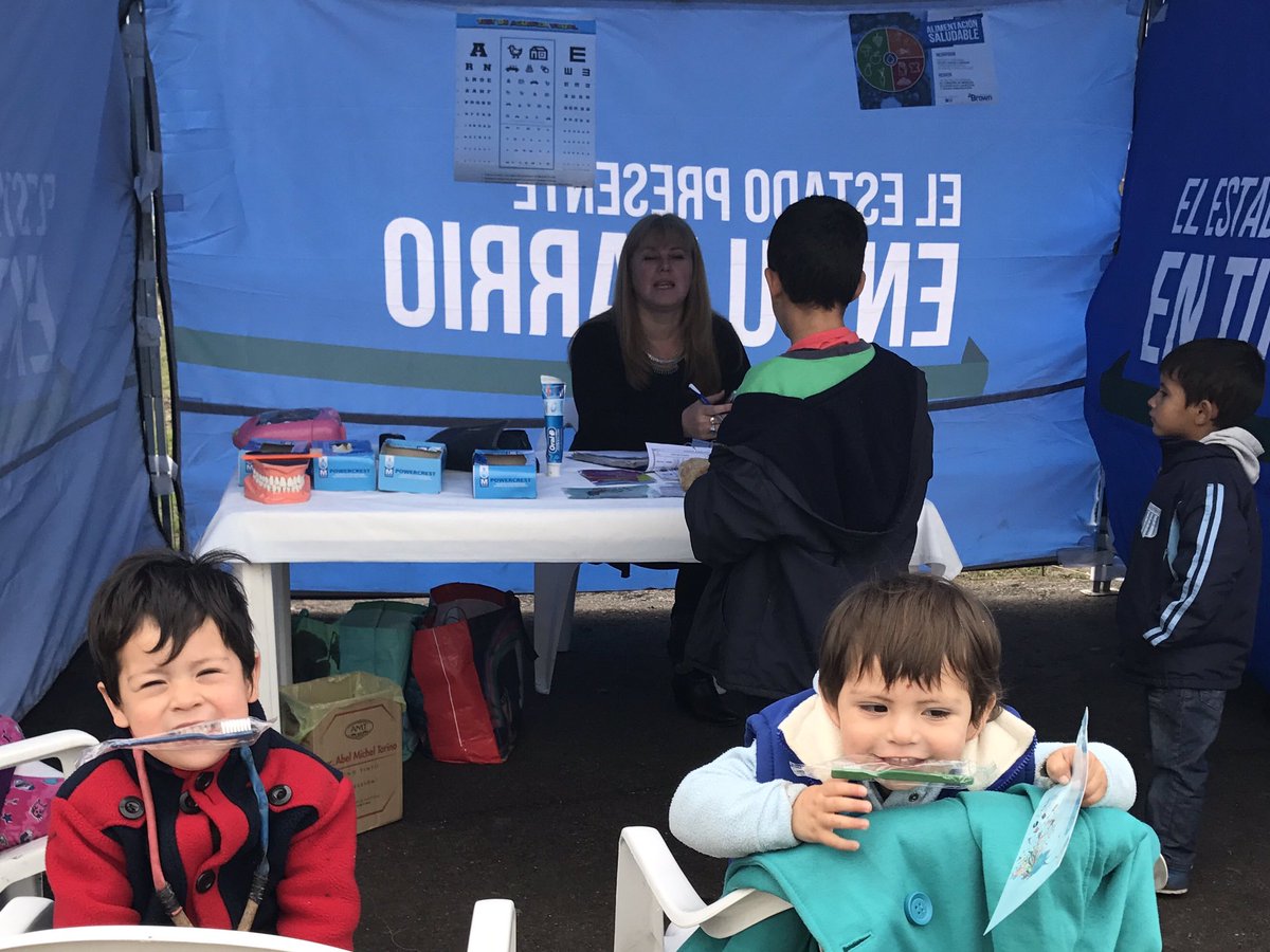 135en140's tweet photo. En @MunicipioBrown , atención odontológica gratuita a chicos de Rafael Calzada @CascallaresPJ https://t.co/YtJa4m2fSg