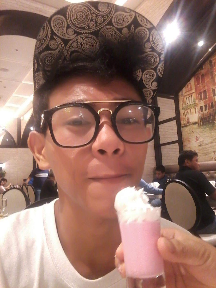SLabrusca's tweet photo. @gamat_charish @tonystroopofc Yan po ako. Baka pag kamalan mo akong gay. Hahaha https://t.co/DEEMLnqTyT