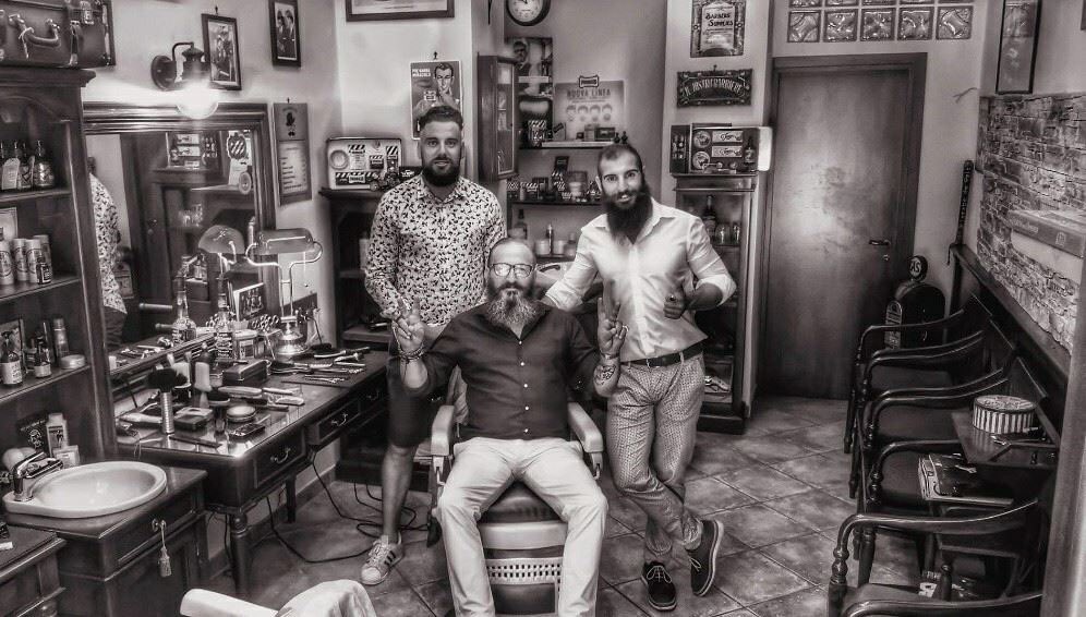 Gaultierbarber's tweet photo. Rencontre de Il Vostro Barbiere, entreprise familiale de 4 générations en Sardaigne : un barbershop de qualité et un service au top 👍🏽💈💺☀️✂️ https://t.co/exCNhNJ0nf