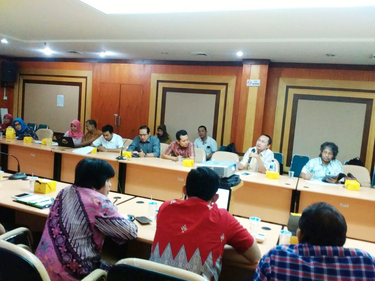 IRE menyampaikan Kesimpulan dan Rekomendasi #RTDSertifikasiSawit ke Direktur Promosi dan Kemitraan Ditjen PKTrans Bp Heriyanto <a href="/EkoSandjojo/">Eko P. Sandjojo</a>