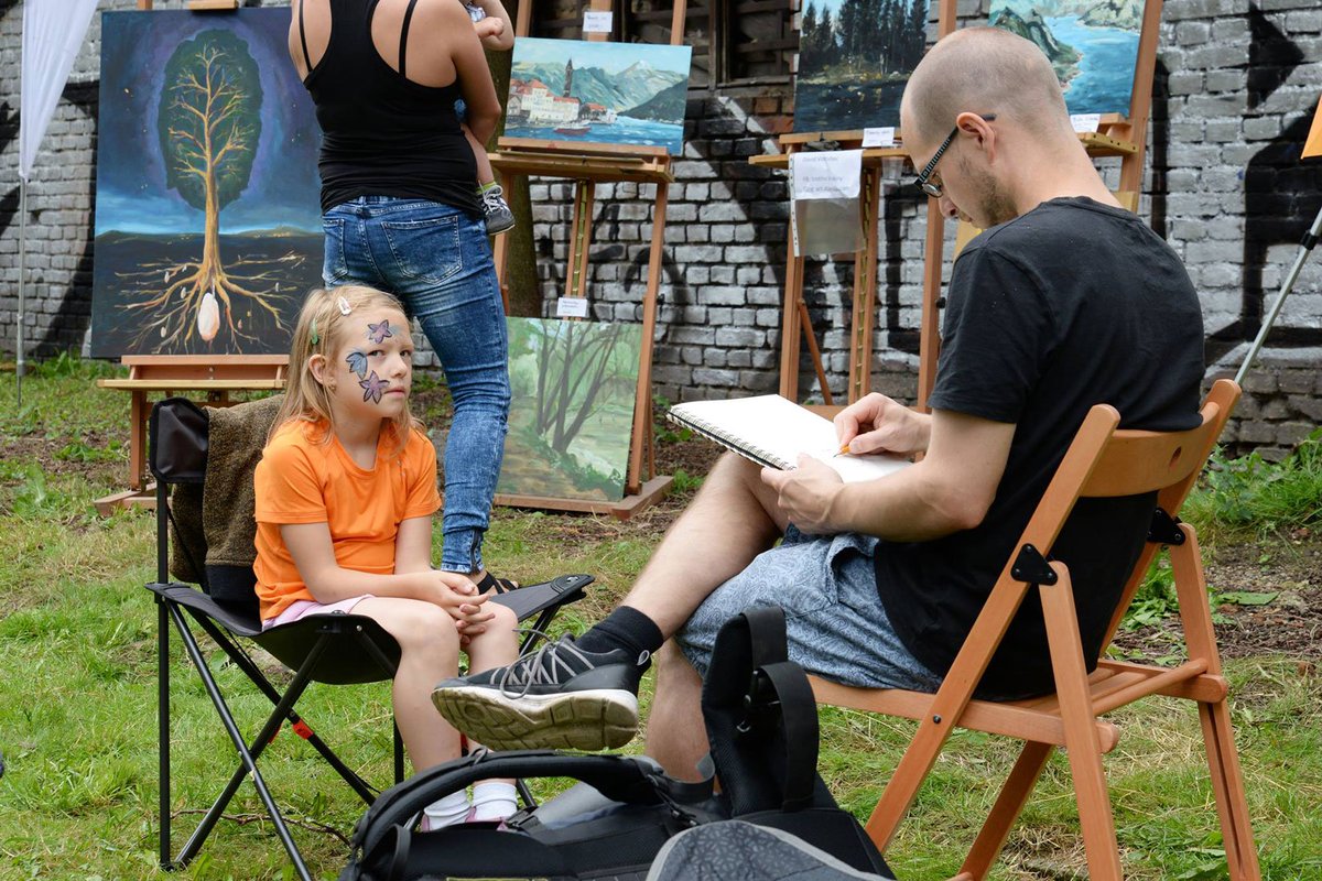David_Paints's tweet photo. Painting in public :) https://t.co/gUP3sIpvGJ