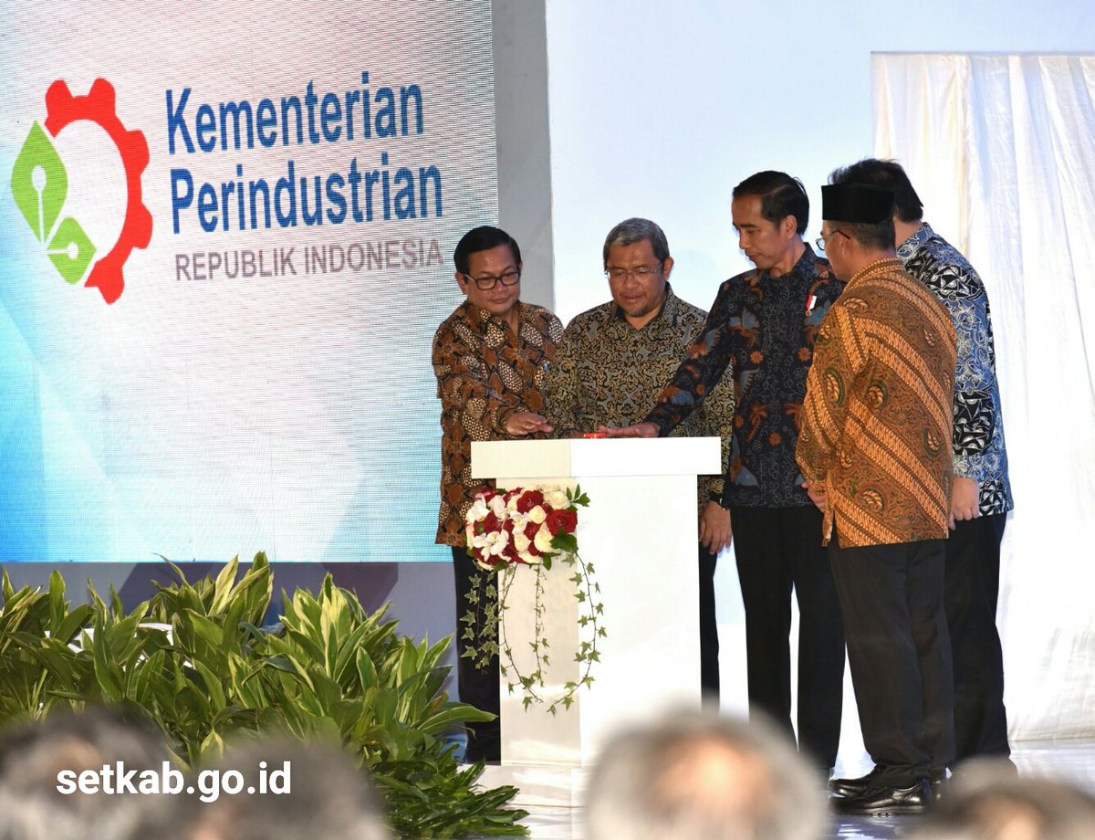 setkabgoid's tweet photo. Presiden @jokowi menghadiri peluncuran program pendidikan vokasi Industri di Astra Otoparts, GIIC Cikarang @SATU_Indonesia @Kemenperin_RI https://t.co/7h3jBRclLK