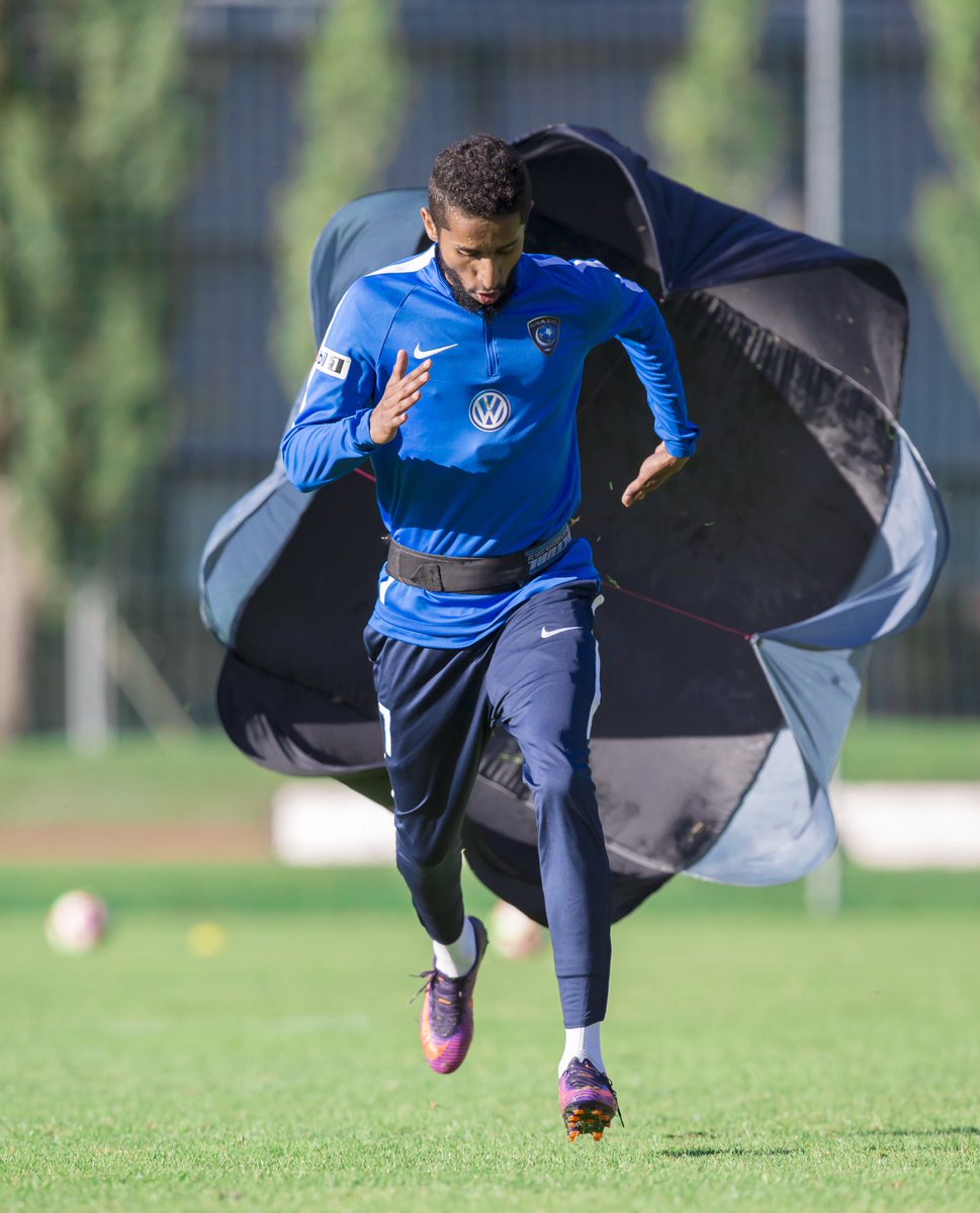 Alhilal_FC's tweet photo. بدأ الجهاز الفني لفريق #الهلال الحصة التدريبية بتدريبات الإحماء، تلاها تطبيق عددًا من التدريبات البدنية واللياقية.
#الزعيم_الملكي_بالنمسا https://t.co/XWEKCWMxTv