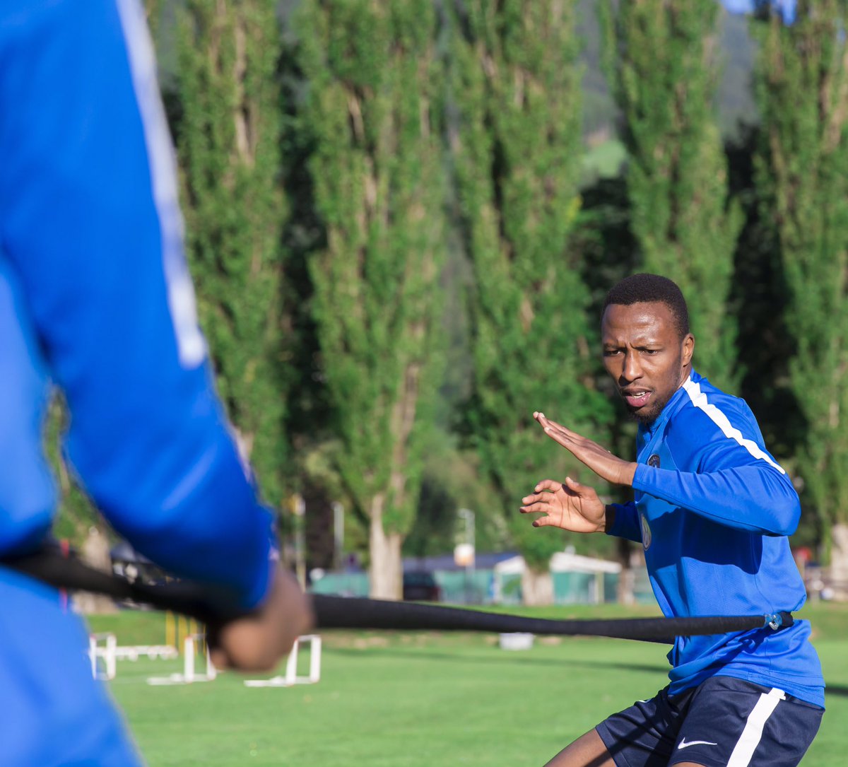 Alhilal_FC's tweet photo. بدأ الجهاز الفني لفريق #الهلال الحصة التدريبية بتدريبات الإحماء، تلاها تطبيق عددًا من التدريبات البدنية واللياقية.
#الزعيم_الملكي_بالنمسا https://t.co/XWEKCWMxTv