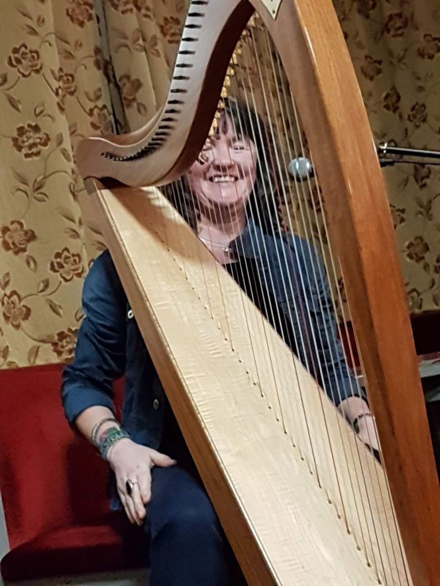 ElfenCymru's tweet photo. Noson wych neithiwr yng Nglwb Gwerin Llantrisant/@LlantrisantFolkClub.  Thanks so much Pat for having us there, and to all who came along. https://t.co/RqU5JYkpPg