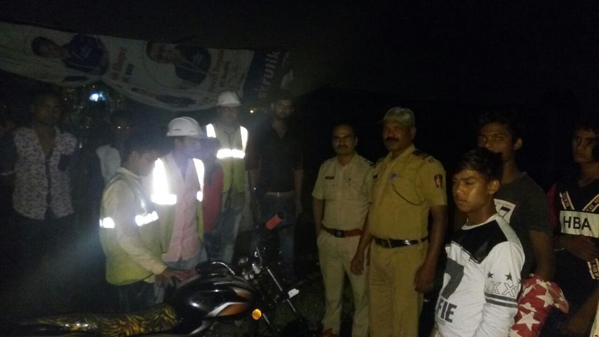 Meeting with workers in MIHAN to prevent thefts in companies by sonegaon police station staff