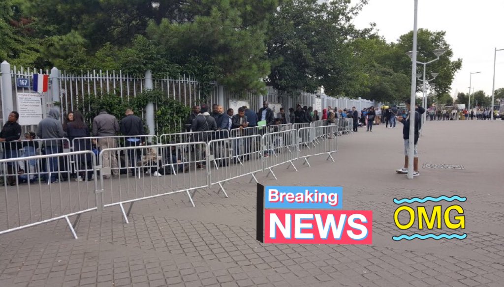 loubabi's tweet photo. @EmmanuelMacron Yet, be prepared for #Nanterreprefecture to get workingvisa #since5am #nosleep #notech #oldage #pray4Nanterre #dignity4foreigners https://t.co/1uwPzQcKHj