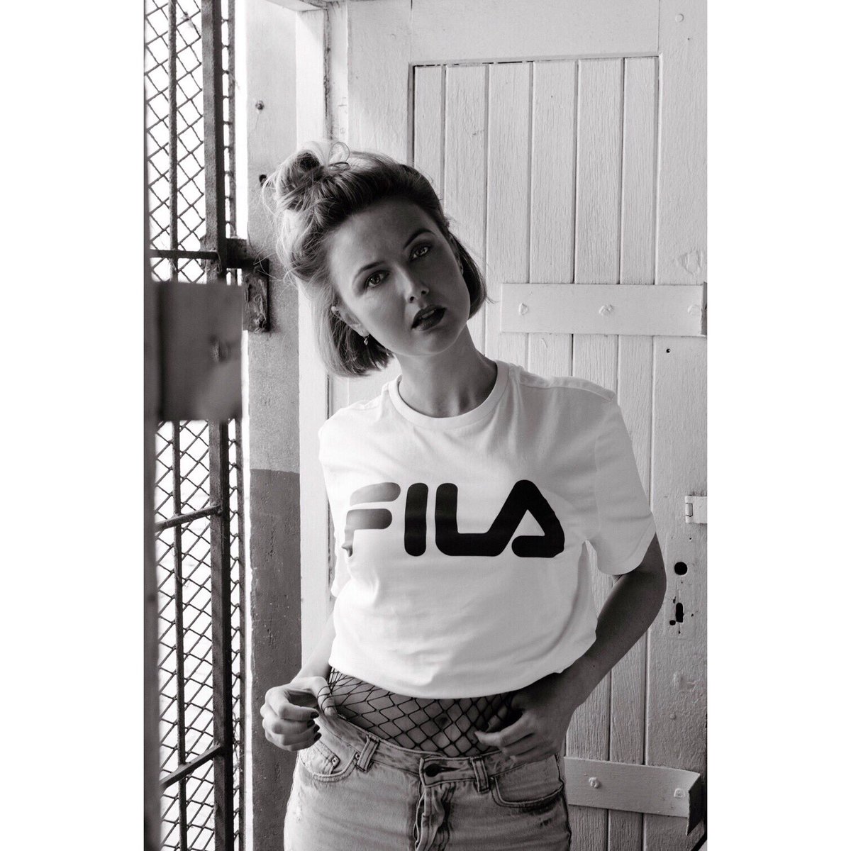 RealLifeStyled's tweet photo. Get that Friday feeling with me in my FiLA tee. 🙌🔥🔥🔥

Full story on the blog.

https://t.co/RNvImDKVI4 https://t.co/3pWp00Dr0F