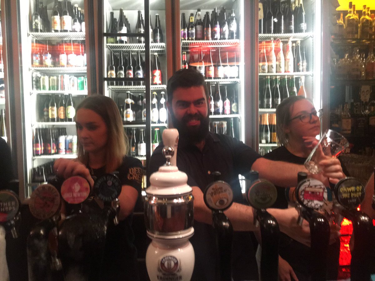 malthouse's tweet photo. Bar staff on point. #westcoastipachallenge #WestCoastToast #WCIPAC2017 https://t.co/sRxcLjd4Ei