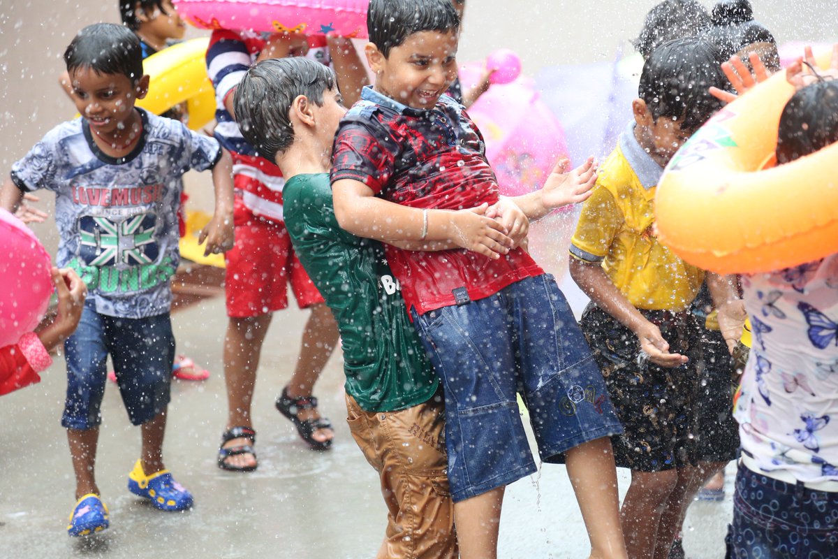 AllenhouseS's tweet photo. ITS RAINING HAPPINESS, FUN n FROLICK https://t.co/mEWnaYWQzh