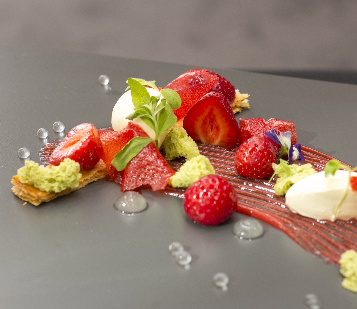 DPbespokedining's tweet photo. Morning tweeps, two versions of the strawberry dish from @HarbourandJones #chefandchat that I hadn't posted 😬 https://t.co/yT74QIzNK2