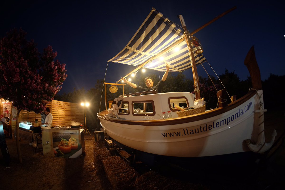 Hemos sacado el barco a pasear! ⛵️😂 Firatast! Sushis🍣Curry🍲Yakitori!. En Sant Feliu de Boada #mizunathai #Girona