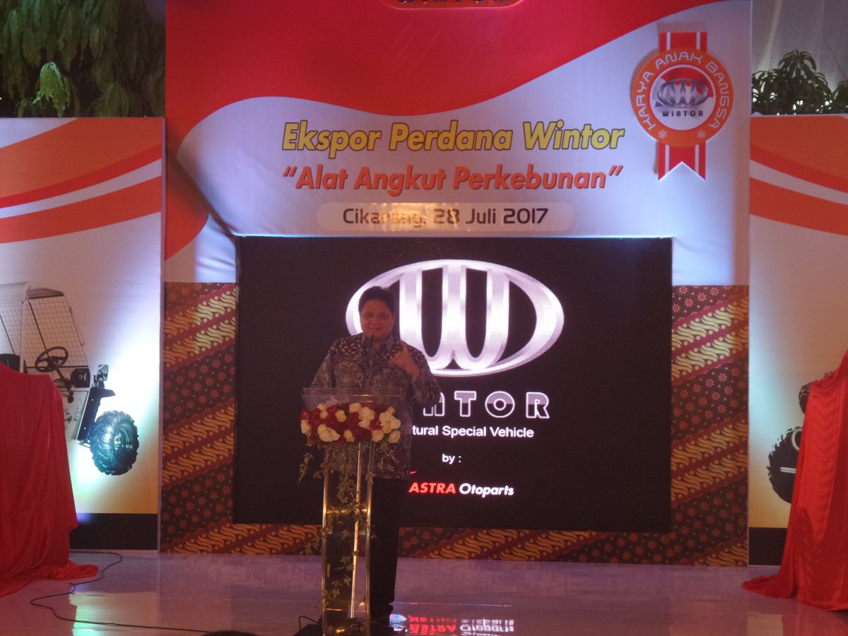 Kemenperin_RI's tweet photo. Menperin @airlangga_hrt memberikan sambutan dan meresmikan alat angkut perkebunan "Wintor" di Astra Otoparts, Cikarang (28/7) https://t.co/e1zJVWoHUq