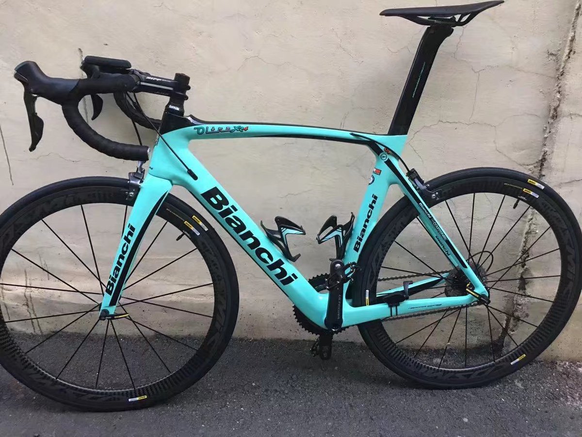 Christopher0li's tweet photo. If you want me to describe the corner feeling, it is like a hot knife cut butter. That is Bianchi XR4 https://t.co/tAW9M5pG03