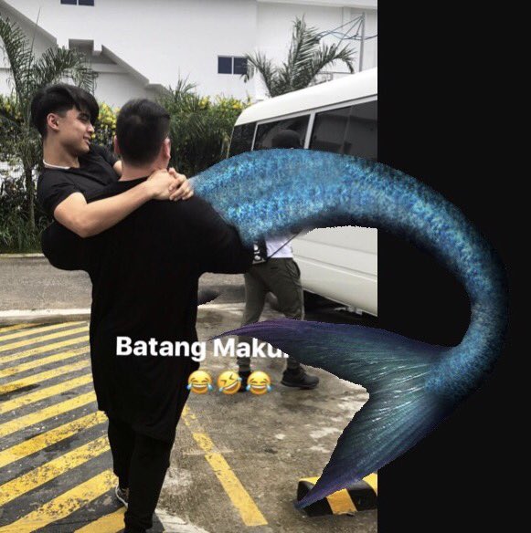 BoybandPHUnited's tweet photo. Anuna @boyband_russell ?!? Kainggit naman yang buntot mo 😅✌️️ https://t.co/jfDQP5ZmNp