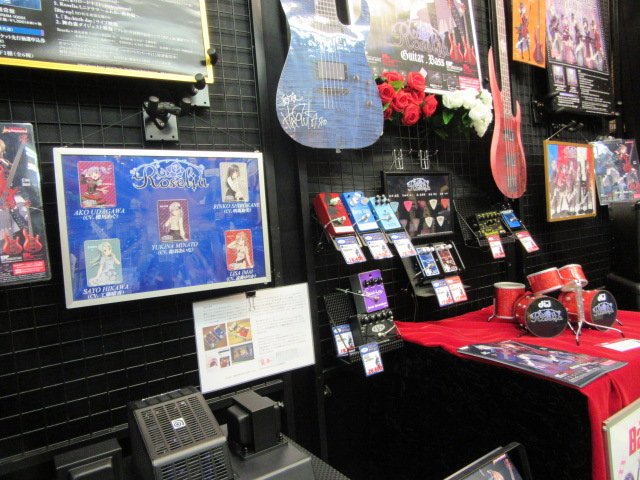 espcrafthouse's tweet photo. 【Roseliaコーナー】
有明コロシアムの追加公演も明日に控えまして、ESP渋谷店もロゼリアコーナー拡大しましたー (ﾊﾟﾁﾊﾟﾁ
バンドリーマーの皆さん！是非お立ち寄りくださ～い！
当店スタッフと一緒に盛り上がっていきましょう！！
がんばロゼリア！！
#凄いぞRoselia https://t.co/XiWnMPALPo
