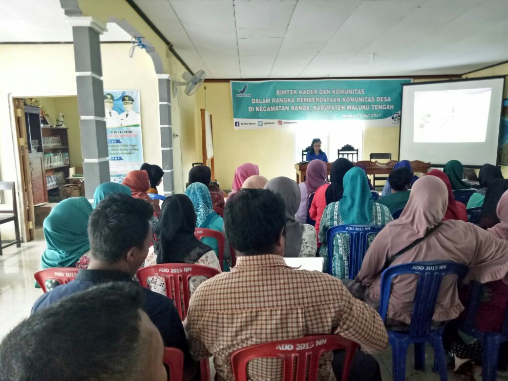 BPOMAmbon's tweet photo. Balai POM Ambon lakukan advokasi kelembagaan desa program GKPD 2017 di Balai Desa Nusantara Kecamatan Banda, Maluku Tengah, 26 Juli 2017. https://t.co/FFZwRZxA11