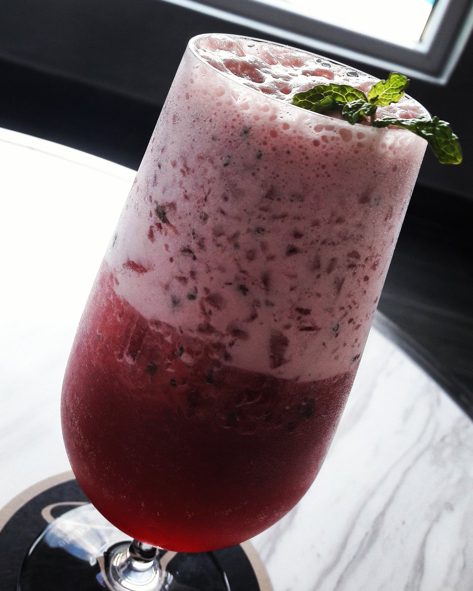 shetty_asd's tweet photo. #berrycooler by the pool #refreshingmocktails #hyattplacerameswaram #coffeetobeveragebar #worldofhyatt  #incredibleindia #explorerameswaram https://t.co/lHYiVbssgI