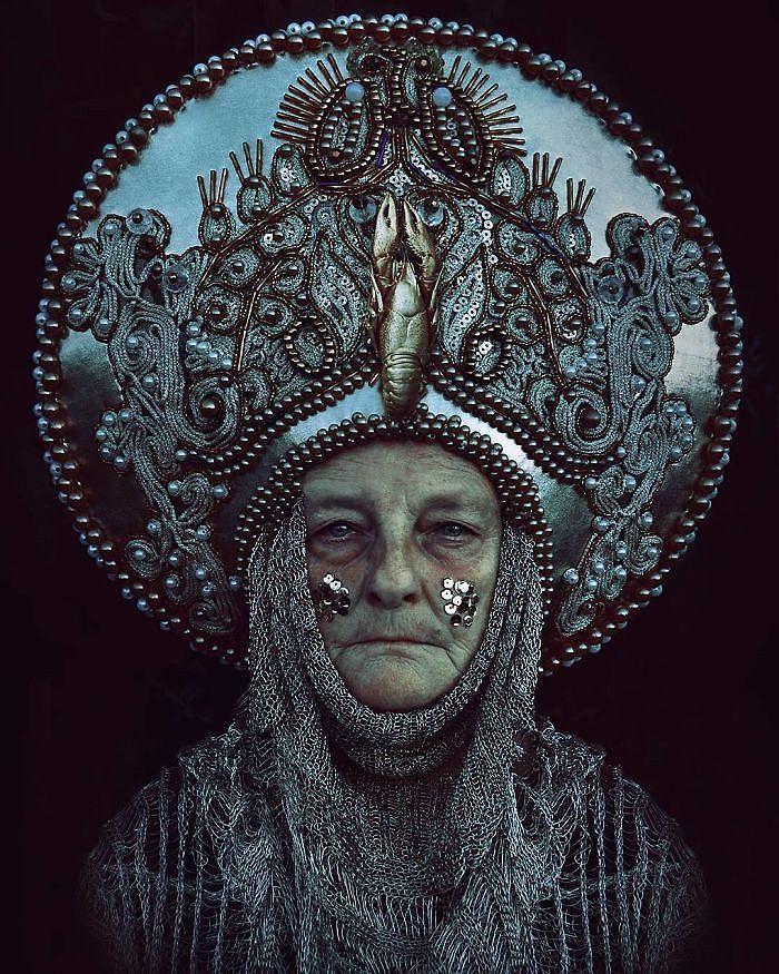 gazeta_wyborcza's tweet photo. Fotograf Marcin Nagraba i projektantka Agnieszka Osipa w swoim projekcie fotograficznym "Poezja pogańska" cofnęli … https://t.co/JX5b5FEEV1 https://t.co/7xhyOo9TaJ