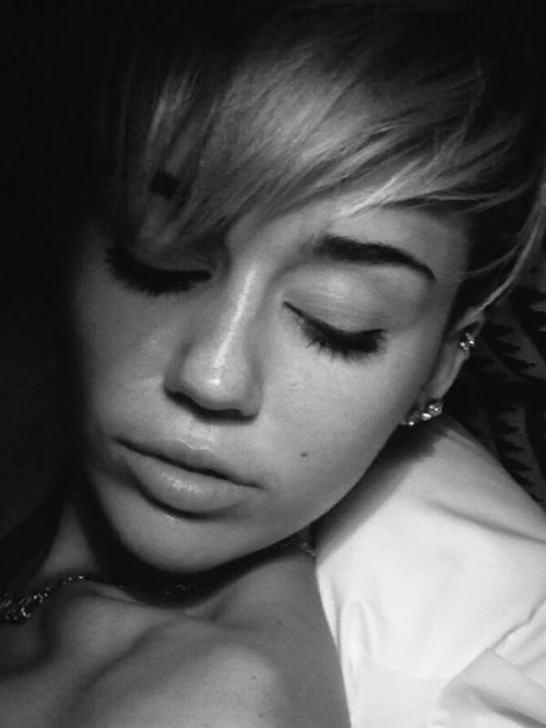 MileyCyrxsb's tweet photo. Que quede escrita la hora a la que me dormí #CyrusOFF https://t.co/xty0ZvaPXl
