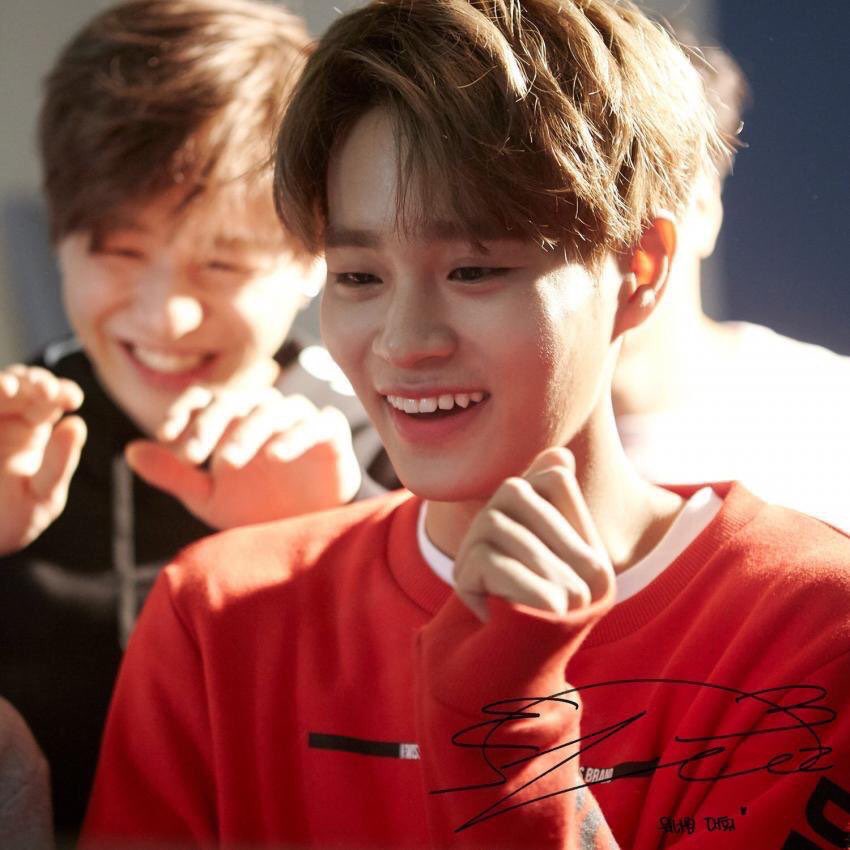 DAEHWI_TH's tweet photo. [PIC]📷 K-Swiss x #WANNAONE ได้ปล่อยรูปภาพออกมาเพิ่มเติมแล้วนะคะ รอยยิ้มของน้องแดฮวียังสดใสไม่เปลี่ยนเลย #DAEHWI #이대휘 //😊💛 https://t.co/lgWBfleZQS