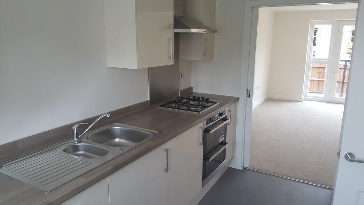 AlexPorter89's tweet photo. Brand new, 3-bed semi available to rent in Apsley, Hertfordshire. £1,500pcm. Details: https://t.co/h0SmtpA2jb. https://t.co/XuRKYq3xdn