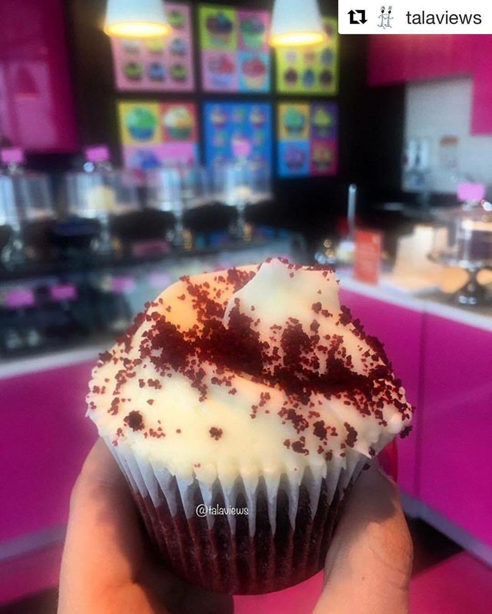 hummingbbakery's tweet image. One cupcake gets another today for Treat a Friend Friday!👯 See bit.ly/treatafriendfr… for details.