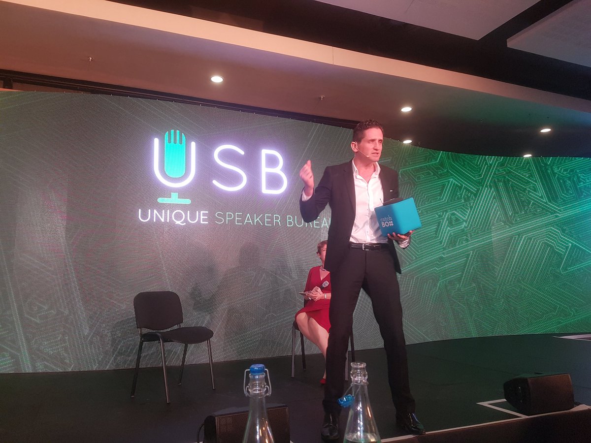 pearl_nel's tweet photo. Always such Incredible #energy from @JustinPresents 😊 Says we r all #gurus. "Best way to learn is to teach. Share unique expertise." #usb17 https://t.co/YH8Xbx4yvW