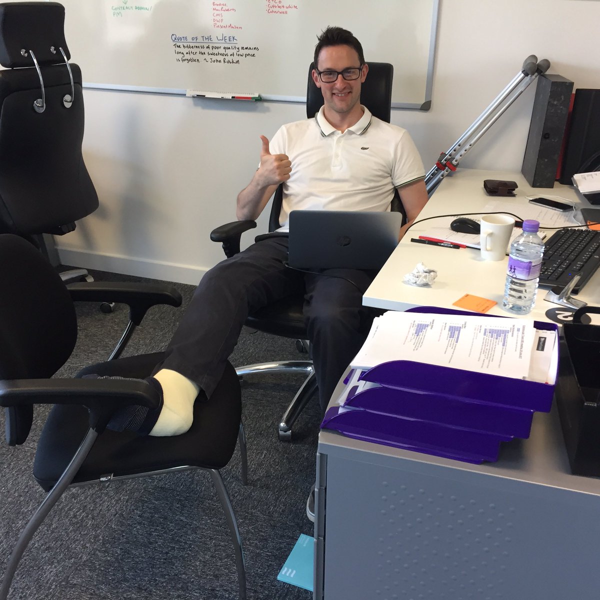 Returning to work after a broken leg, that's dedication! <a href="/AlasdairBalfour/">Alasdair Balfour</a> @TFTEdinburgh <a href="/TFTConsultants/">TFT</a>