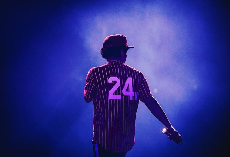 paradisebruno's tweet photo. @BrunoMars 🌚🌝 https://t.co/X5l91eOTeW