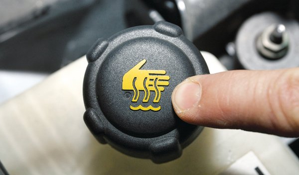 BoxkrMerida's tweet image. 2-anticongelante.El nivel de anticongelante también es importante, no hace falta quitar el tapón, porque el vaso de expansión tiene un nivel