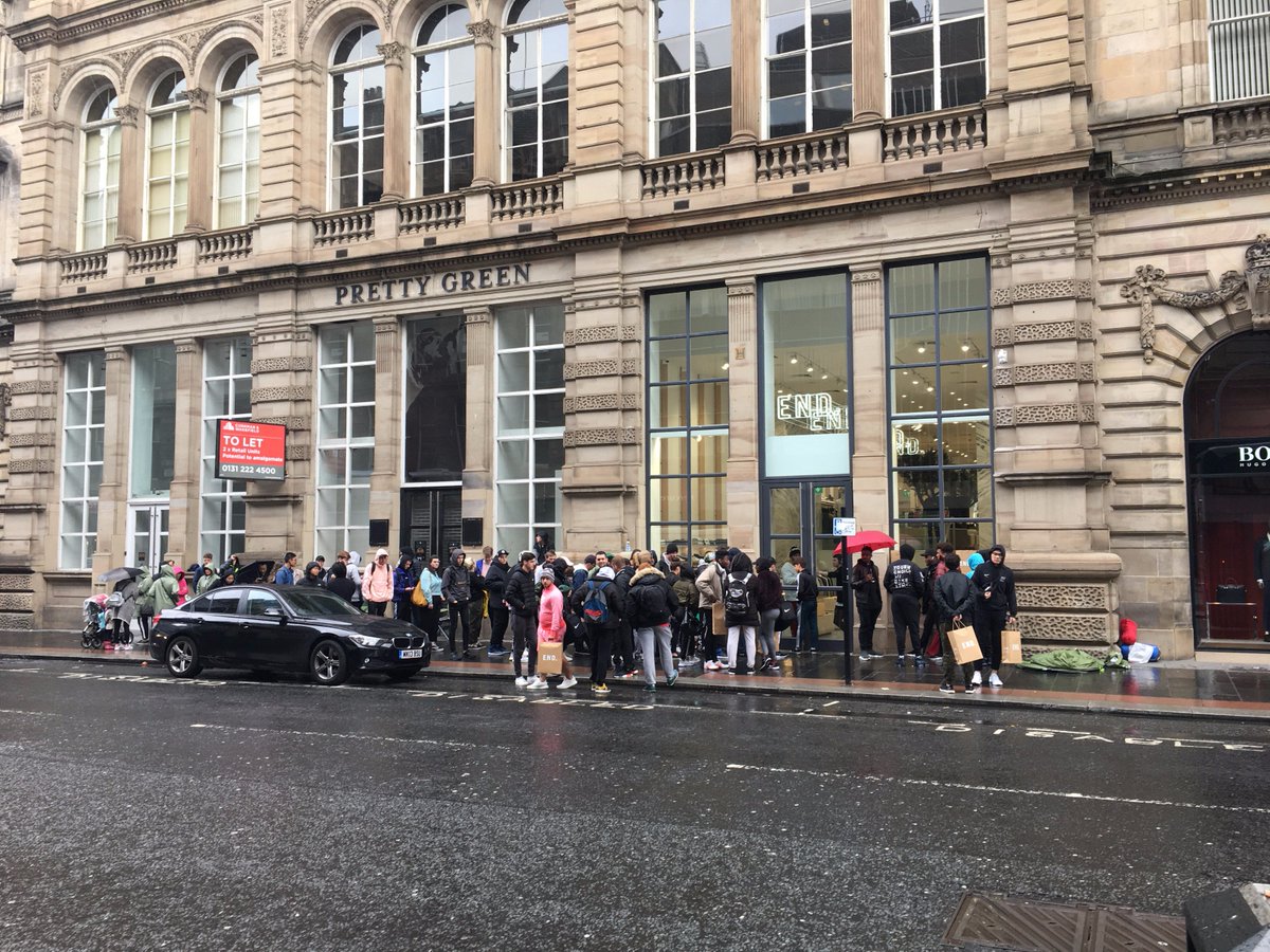 peteharding9's tweet photo. When retailers get it right,snapped yesterday. END Ingram Street Glasgow, We are marketing the units next door @CushWakeRtailUK @endclothing https://t.co/4VPmud0PwX