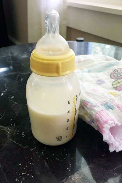 Dadding_us's tweet image. NEW: Peak dadding: Back to the bottle (not that bottle) bit.ly/2uNEzpj  #dads #bottlefeeding #babies