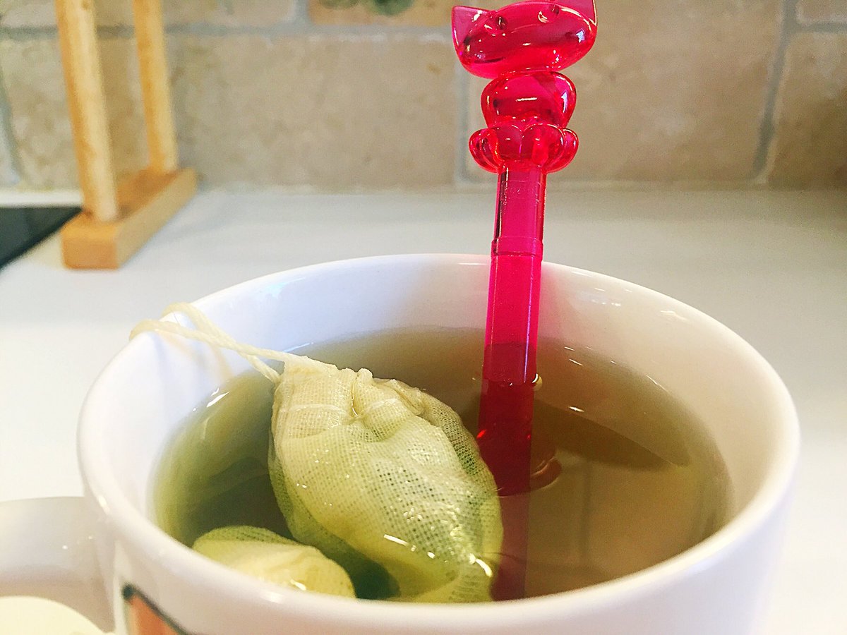 AigerimWistaria's tweet photo. Homemade mint tea. I love my Japanese cup I've had it for 12 years from a 100¥ store. #tea #japanese #かわいい #お茶 #スプーン #マグカップ #ミント #猫 #犬 https://t.co/AlB4ON3Fu9