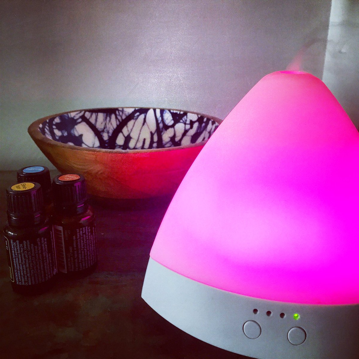 SabineMargolis's tweet photo. #diffuser time is #happy time #essentialoils #naturalsolutions #healthyhabits #cutouttoxins #moodtherapy https://t.co/jx6lsz5ka2