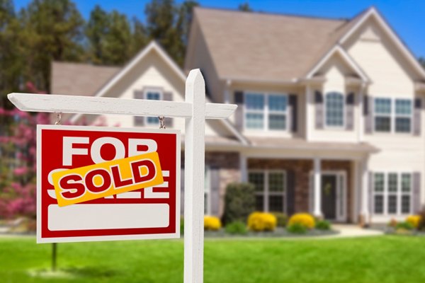 VIREB's tweet image. Just as Toronto’s housing market is beginning to slow down, Vancouver’s is roaring back to life. ow.ly/yrFj30eltDR #realestate