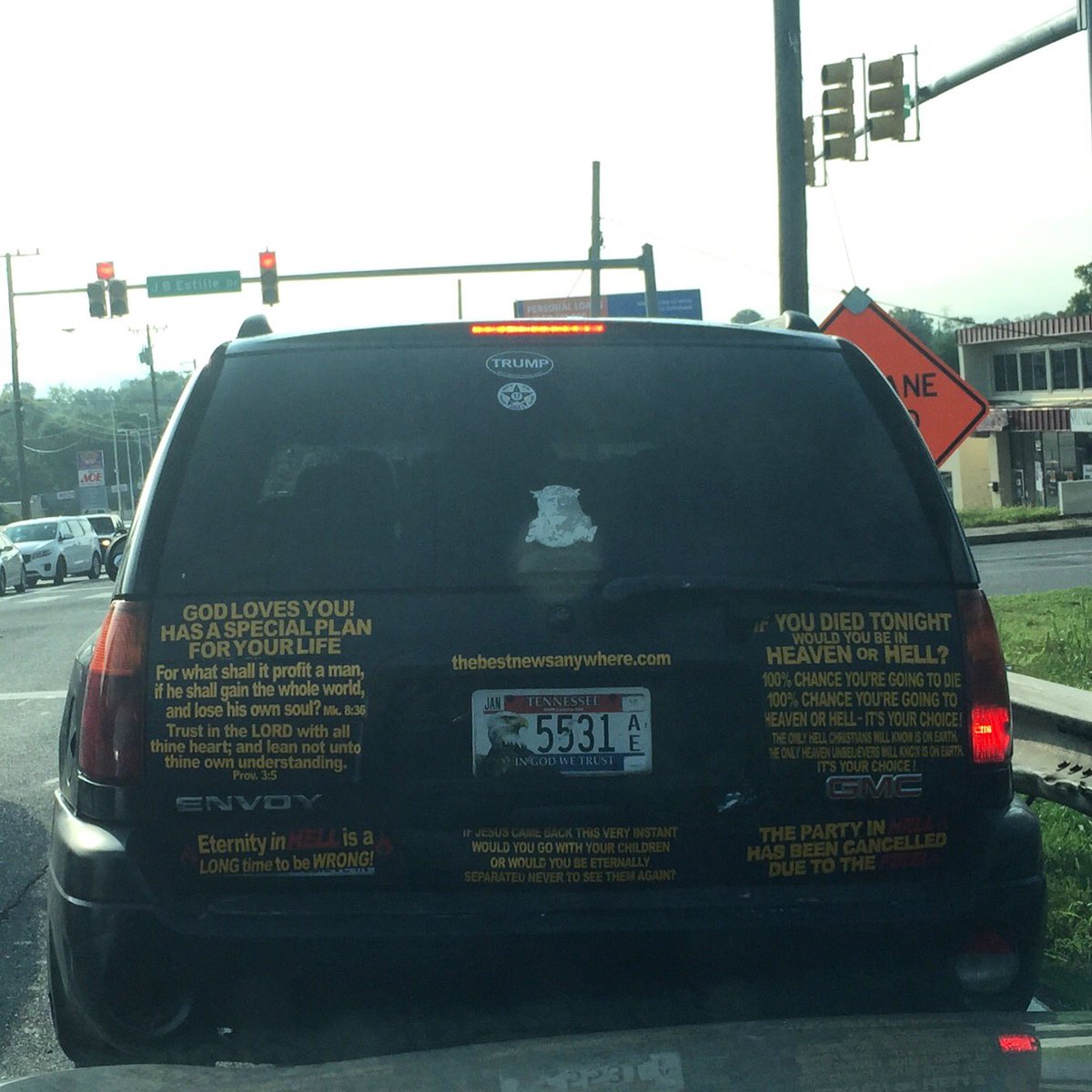 ZaackHunt's tweet photo. Traffic was a nightmare on the way to school this morning. But then I got stuck behind this guy &amp; everything immediately got better. https://t.co/BGHlqzPHnz