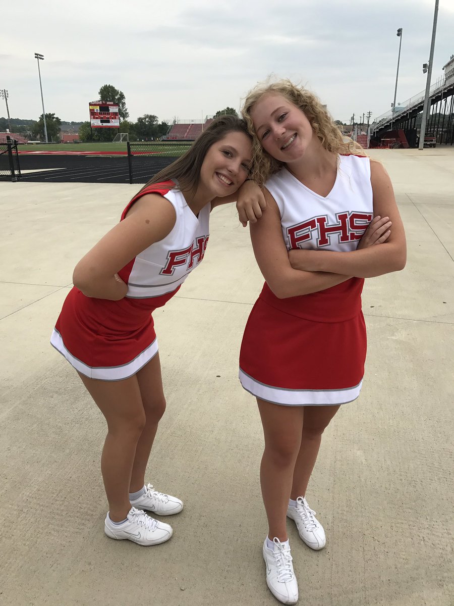 jennakatheryn13's tweet photo. new uniforms and 14 days till game day #juniorrah @amberlyy25 @reecedennler @emileej34 https://t.co/EXl4j1DmZS