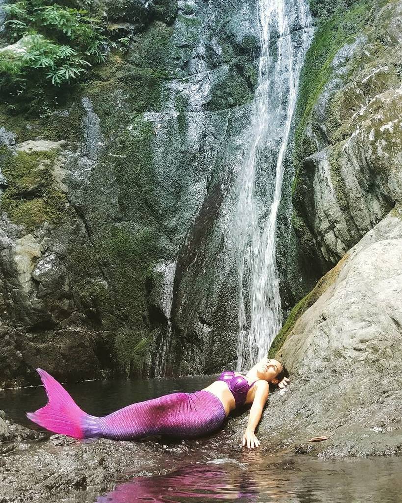 AltPercept's tweet photo. Mermaid went there... And then into the water... And then froze. #yyj #victoria #mermaidgothere #waterfall #goldst… https://t.co/vA6cdW91V7 https://t.co/0QOq9jFhL4