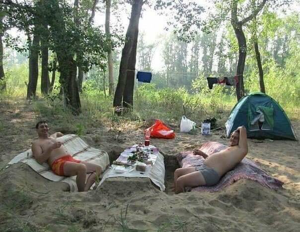 Futalors's tweet photo. On est en 2017 mais ces personnes elles sont en 3017 😭😂 https://t.co/xlVFgwDVYa