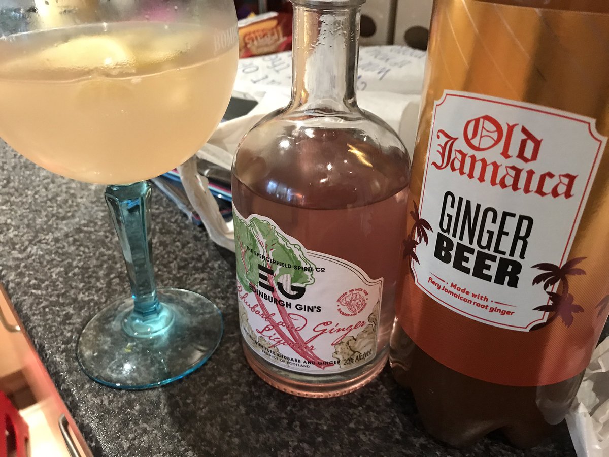 cinners_'s tweet image. Home alone ......