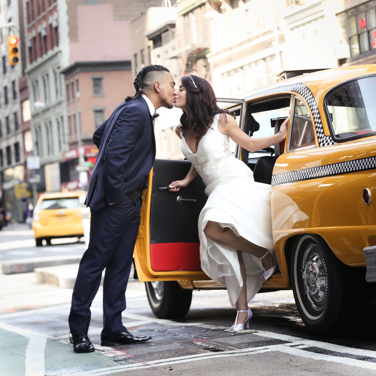NaturalExpNY's tweet photo. What better way to show off your love than stopping #NYC traffic!? Congratulations to Nicole &amp; Luis! https://t.co/E5b6mRYaZb